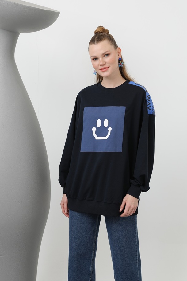 20623  İki İplik Kumaş Smile Baskılı Oversize Tesettür Sweatshirt-Lacivert