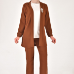 2554 Krep Kumaş Taş Aksesuar Detaylı Tesettür Üçlü Takım-KAHVERENGİ