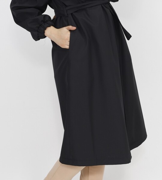 11051 Bondit Kumaş Broş Detaylı Orta Boy Trençkot-SİYAH