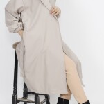 11051 Bondit Kumaş Broş Detaylı Orta Boy Trençkot-TAŞ