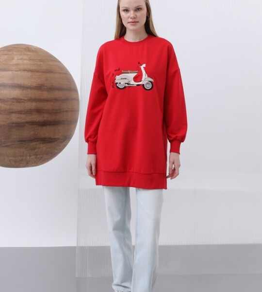 10636  İki İplik Kumaş Scooter Nakış Detaylı Tesettür Sweatshirt-Kırmızı