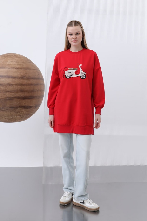 10636  İki İplik Kumaş Scooter Nakış Detaylı Tesettür Sweatshirt-Kırmızı