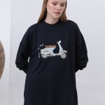 10636  İki İplik Kumaş Scooter Nakış Detaylı Tesettür Sweatshirt-Lacivert