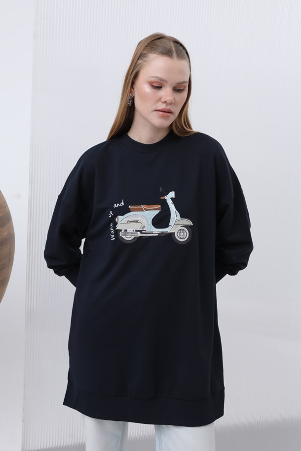 10636  İki İplik Kumaş Scooter Nakış Detaylı Tesettür Sweatshirt-Lacivert